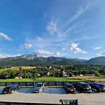 Goralska Antresola Z Widokiem Na Giewont Косцелиско